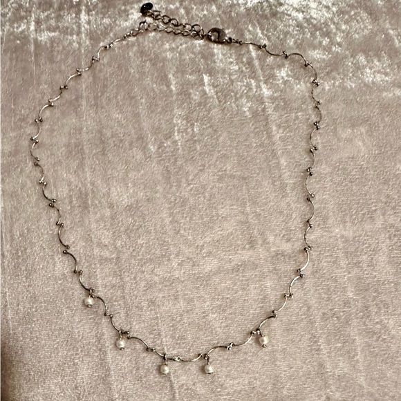 Jewelry - Vintage Liz Claiborne pearl and silver-tone necklace